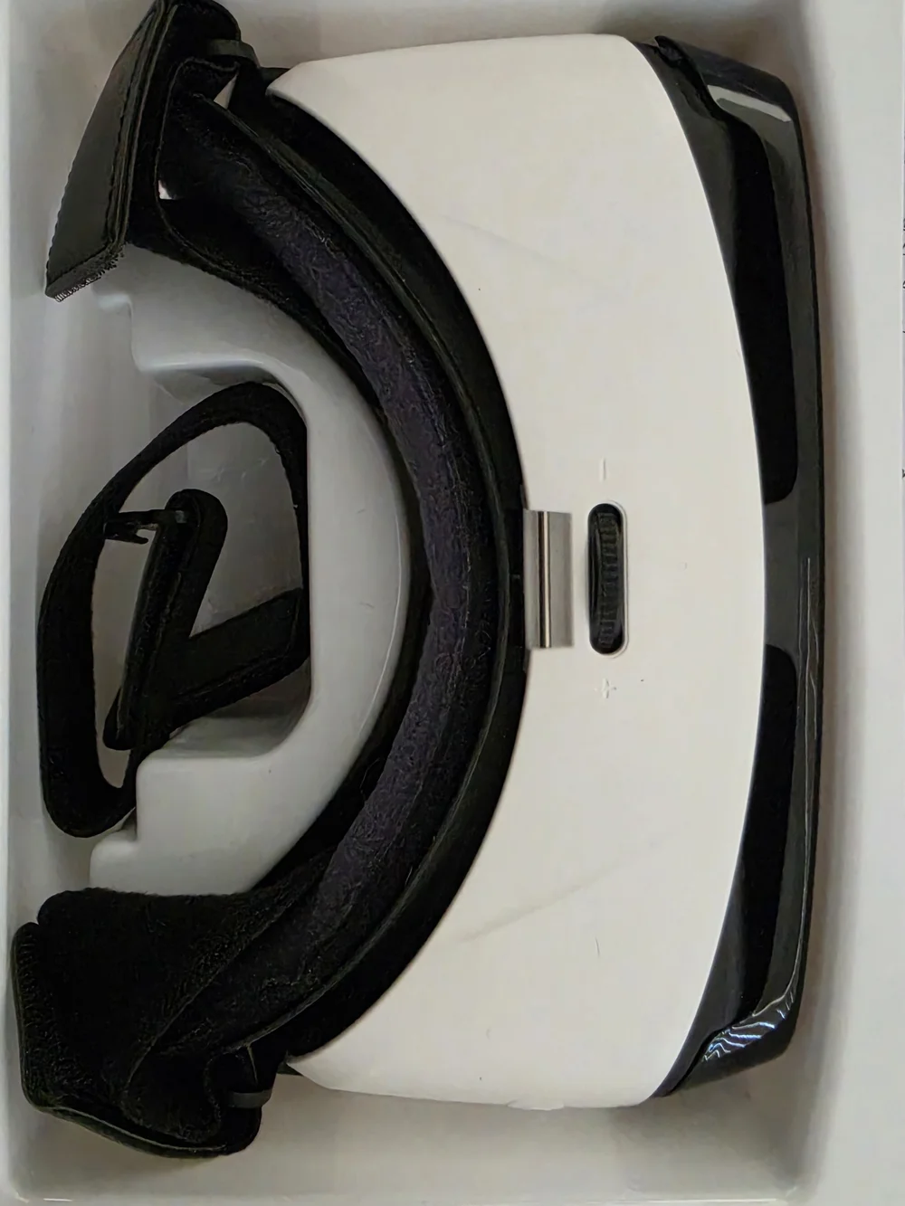 Samsung Gear VR Headset — White and Black